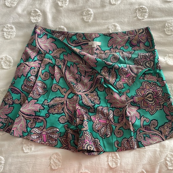 LOFT satin pleated shorts - Picture 4 of 4